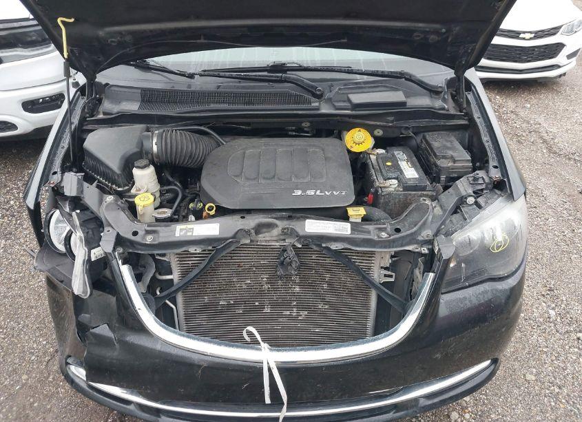 Photo 10 of 2014 Chrysler Town & COUNTRY S (VIN 2C4RC1HG6ER188350)