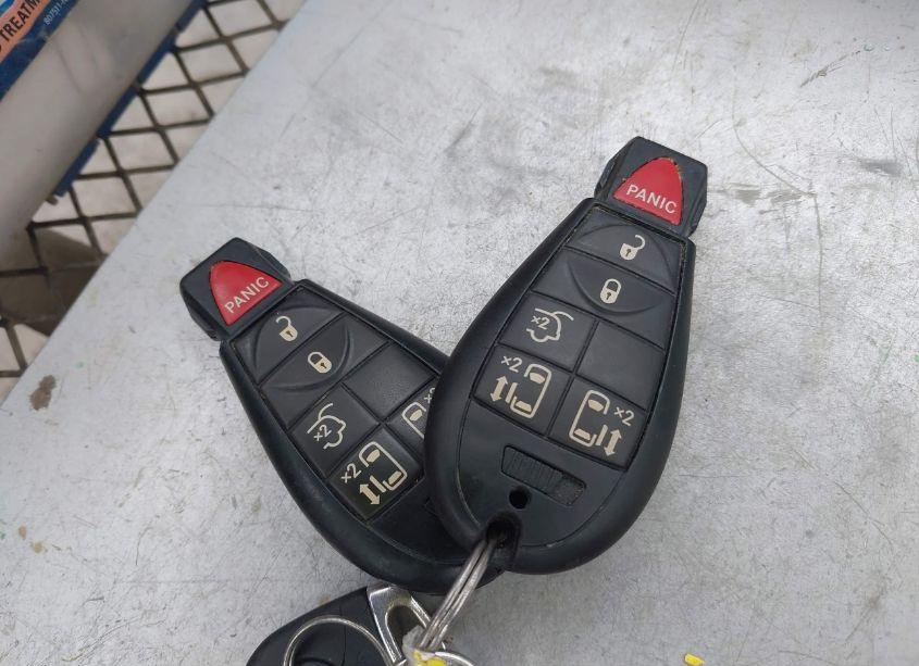 Photo 11 of 2014 Chrysler Town & COUNTRY S (VIN 2C4RC1HG6ER188350)