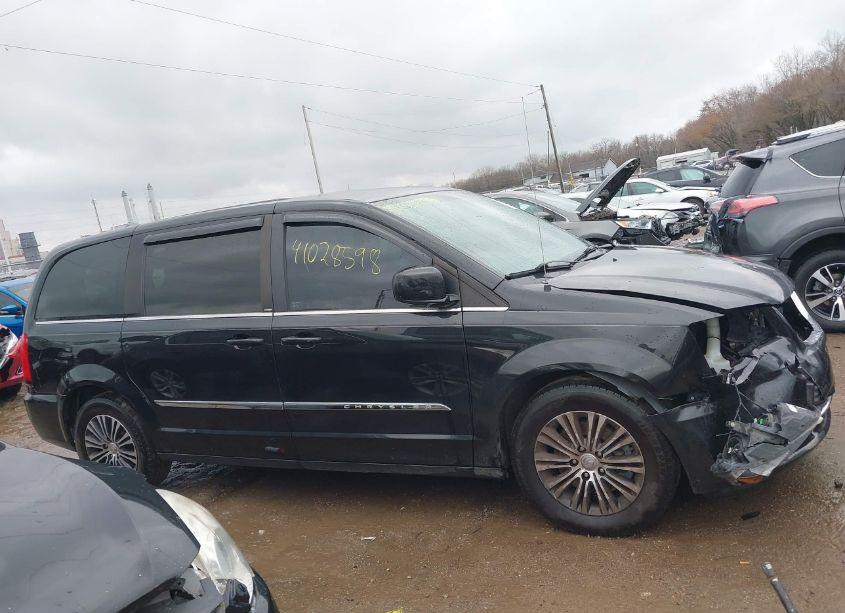 Photo 13 of 2014 Chrysler Town & COUNTRY S (VIN 2C4RC1HG6ER188350)
