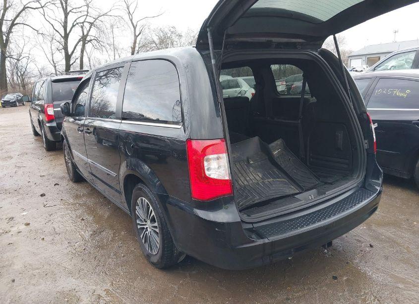 Photo 3 of 2014 Chrysler Town & COUNTRY S (VIN 2C4RC1HG6ER188350)