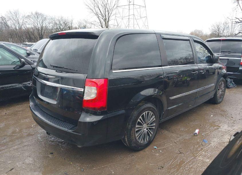 Photo 4 of 2014 Chrysler Town & COUNTRY S (VIN 2C4RC1HG6ER188350)