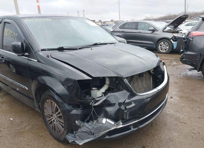 Photo 6 of 2014 Chrysler Town & COUNTRY S (VIN 2C4RC1HG6ER188350)