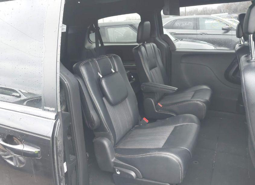 Photo 8 of 2014 Chrysler Town & COUNTRY S (VIN 2C4RC1HG6ER188350)