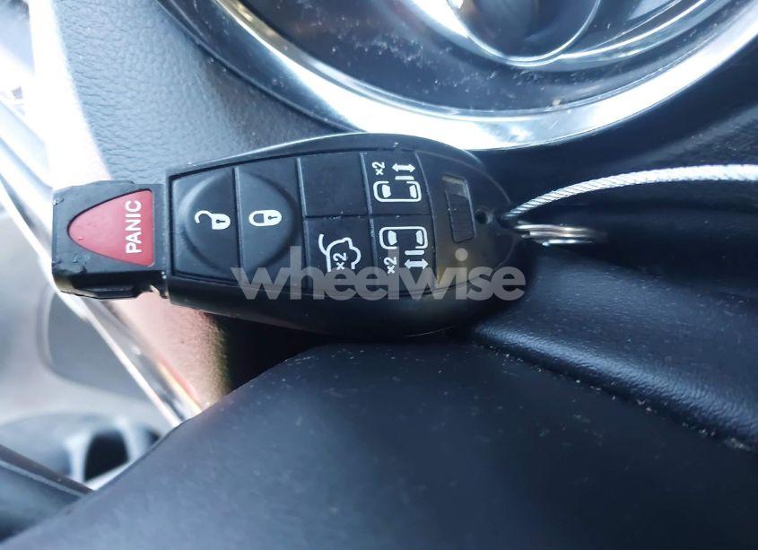 Photo 11 of 2015 Chrysler Town & COUNTRY S (VIN 2C4RC1HG6FR597028)