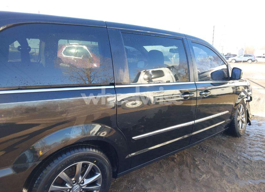 Photo 13 of 2015 Chrysler Town & COUNTRY S (VIN 2C4RC1HG6FR597028)