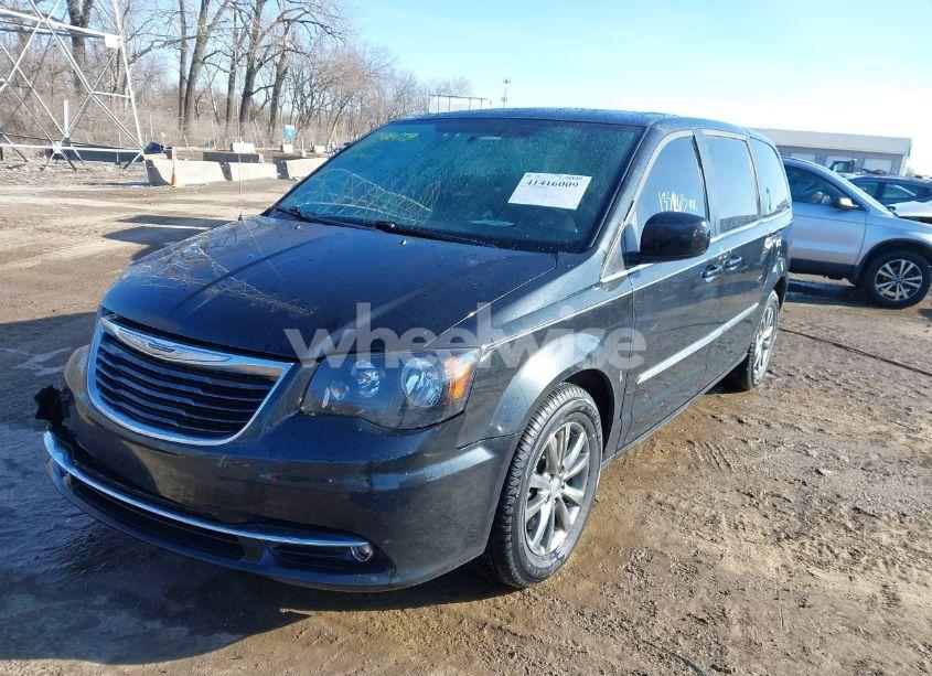 Photo 2 of 2015 Chrysler Town & COUNTRY S (VIN 2C4RC1HG6FR597028)