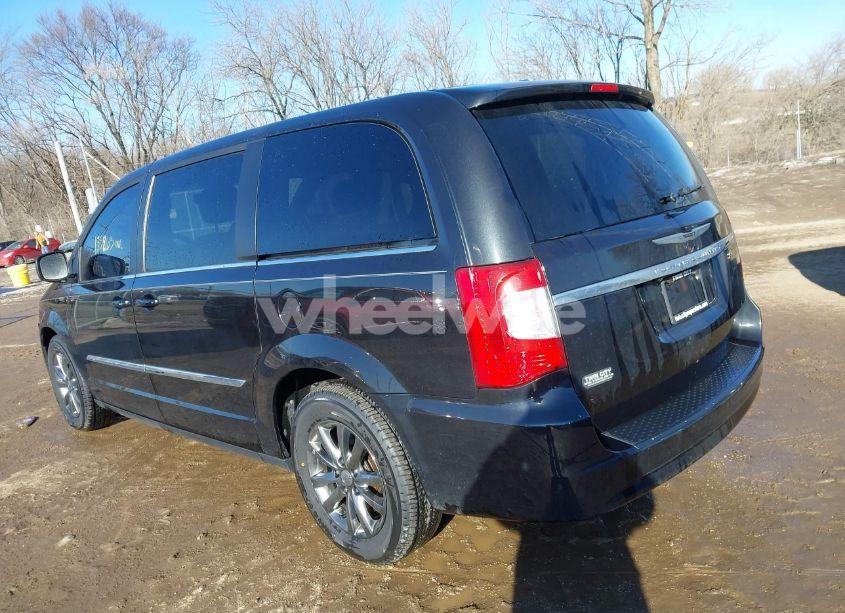 Photo 3 of 2015 Chrysler Town & COUNTRY S (VIN 2C4RC1HG6FR597028)