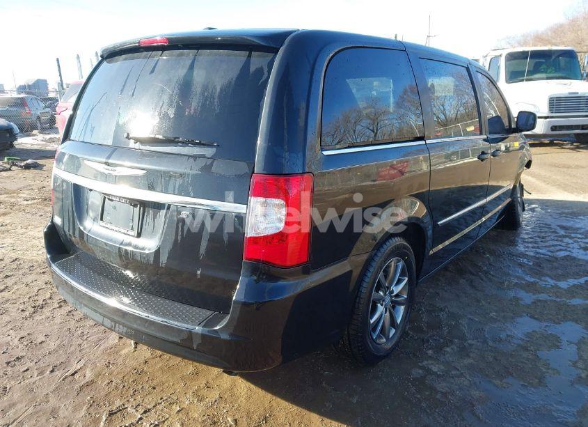 Photo 4 of 2015 Chrysler Town & COUNTRY S (VIN 2C4RC1HG6FR597028)