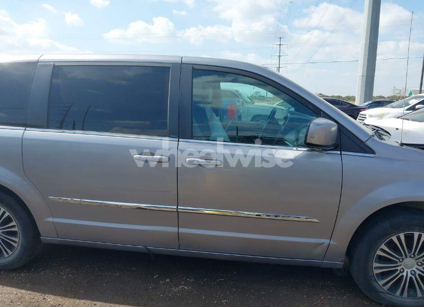 Photo 14 of 2014 Chrysler Town & COUNTRY S (VIN 2C4RC1HG7ER188566)