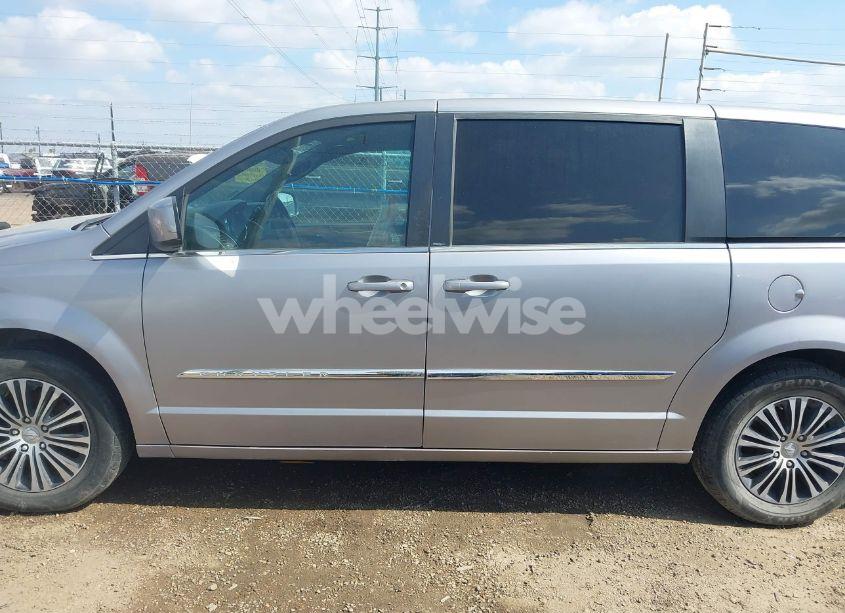 Photo 15 of 2014 Chrysler Town & COUNTRY S (VIN 2C4RC1HG7ER188566)