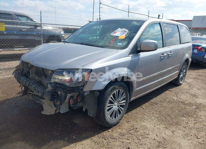 Photo 2 of 2014 Chrysler Town & COUNTRY S (VIN 2C4RC1HG7ER188566)