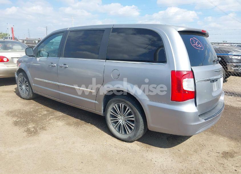 Photo 3 of 2014 Chrysler Town & COUNTRY S (VIN 2C4RC1HG7ER188566)