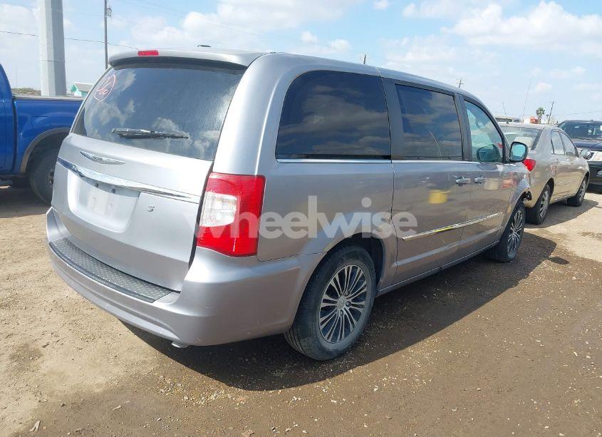 Photo 4 of 2014 Chrysler Town & COUNTRY S (VIN 2C4RC1HG7ER188566)