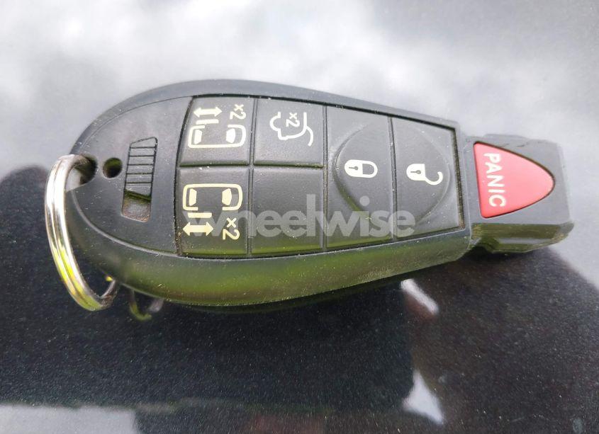 Photo 11 of 2014 Chrysler Town & COUNTRY S (VIN 2C4RC1HG7ER188616)