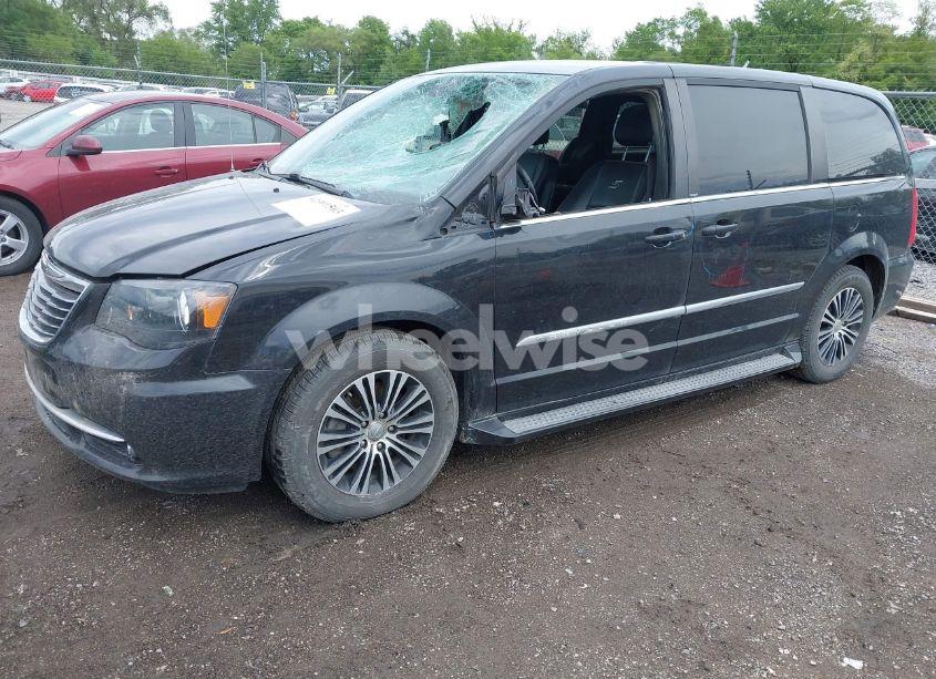 Photo 2 of 2014 Chrysler Town & COUNTRY S (VIN 2C4RC1HG7ER188616)