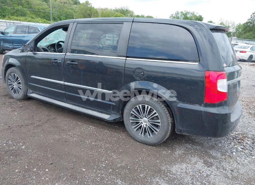 Photo 3 of 2014 Chrysler Town & COUNTRY S (VIN 2C4RC1HG7ER188616)