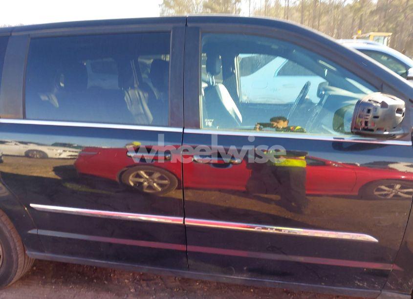 Photo 13 of 2015 Chrysler Town & COUNTRY S (VIN 2C4RC1HG8FR525134)