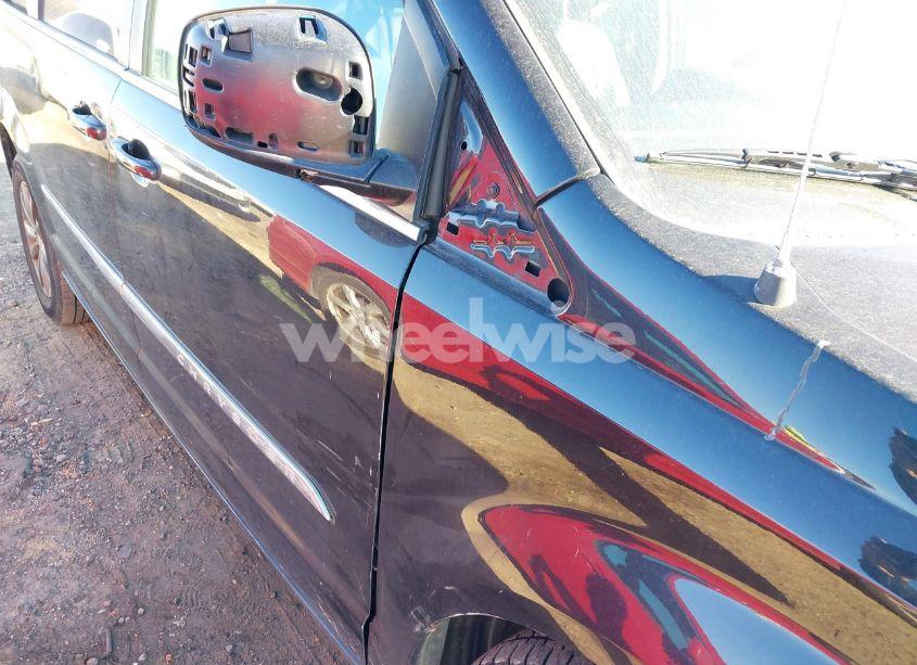 Photo 18 of 2015 Chrysler Town & COUNTRY S (VIN 2C4RC1HG8FR525134)