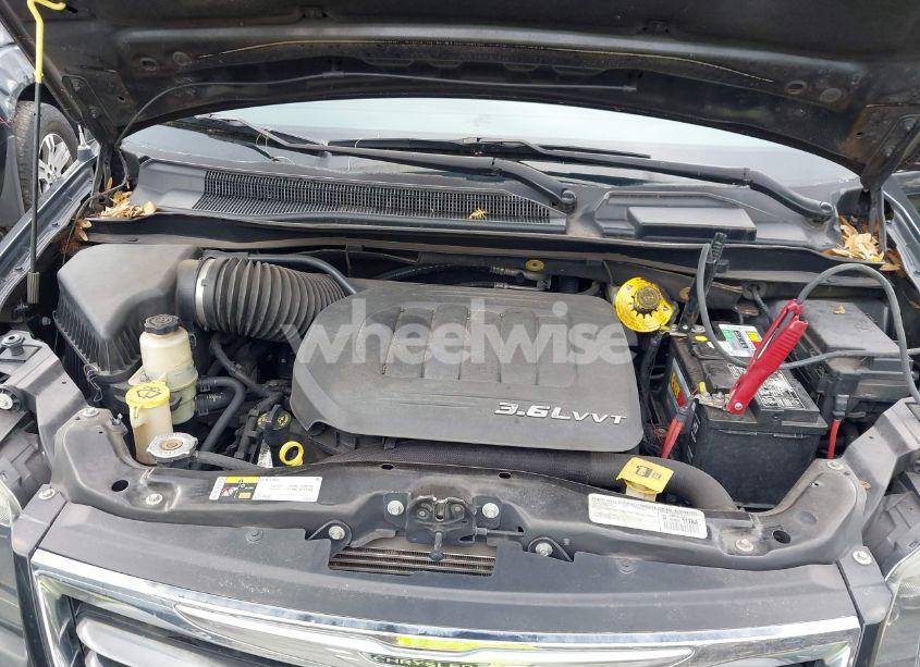 Photo 10 of 2015 Chrysler Town & COUNTRY S (VIN 2C4RC1HG8FR562555)