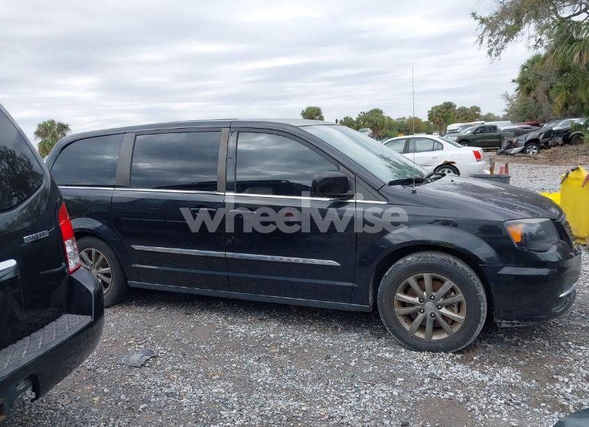 Photo 13 of 2015 Chrysler Town & COUNTRY S (VIN 2C4RC1HG8FR562555)