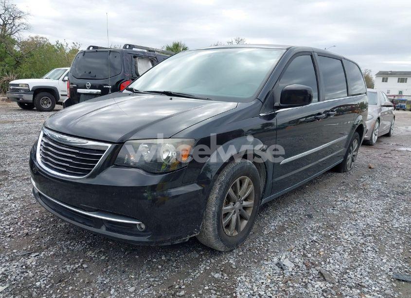 Photo 2 of 2015 Chrysler Town & COUNTRY S (VIN 2C4RC1HG8FR562555)
