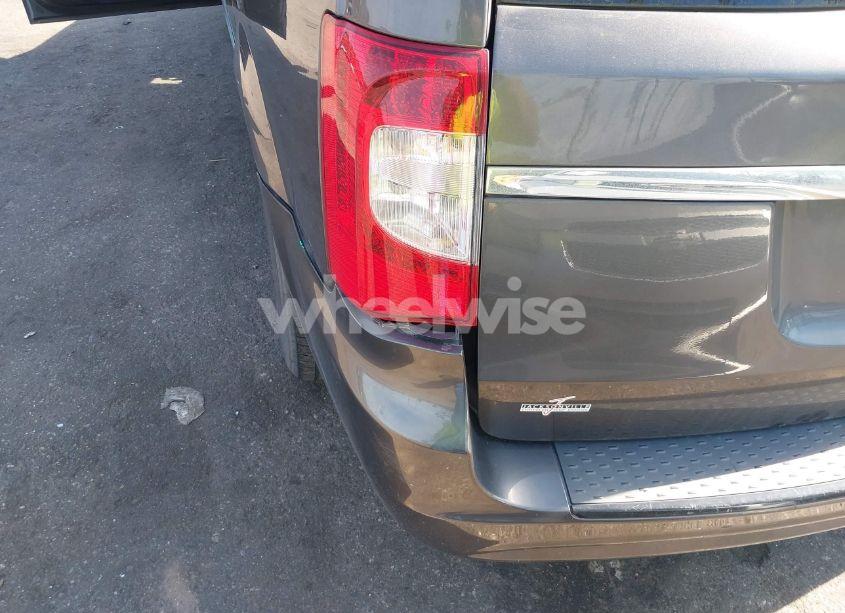 Photo 6 of 2015 Chrysler Town & COUNTRY S (VIN 2C4RC1HG8FR609793)