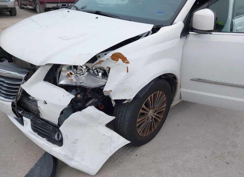 Photo 6 of 2013 Chrysler Town & COUNTRY S (VIN 2C4RC1HG9DR818313)