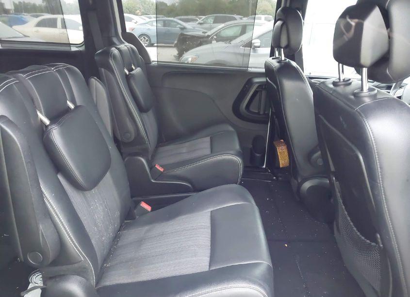 Photo 8 of 2013 Chrysler Town & COUNTRY S (VIN 2C4RC1HG9DR818313)