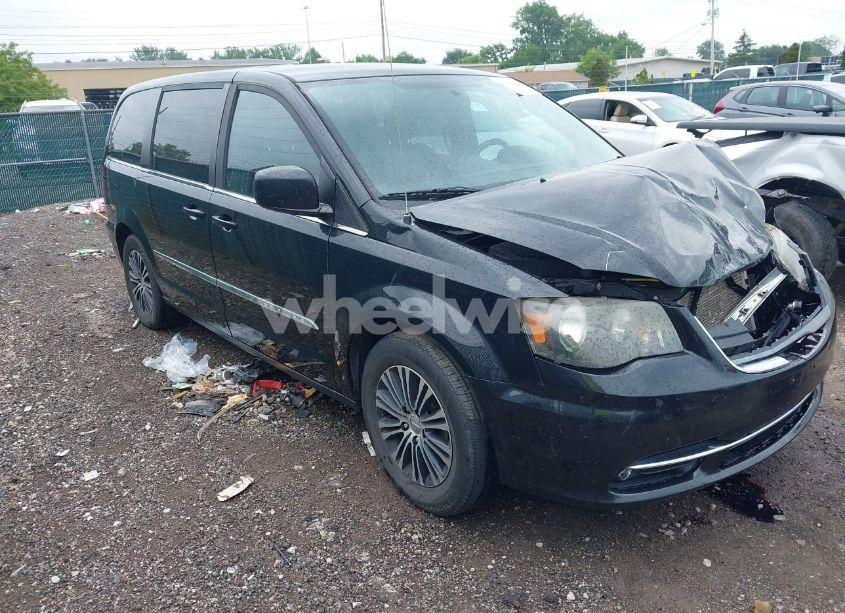 2014 Chrysler Town & COUNTRY S (VIN 2C4RC1HG9ER132712) main photo