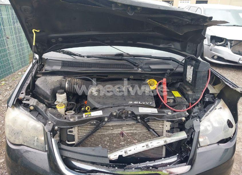 Photo 10 of 2014 Chrysler Town & COUNTRY S (VIN 2C4RC1HG9ER132712)