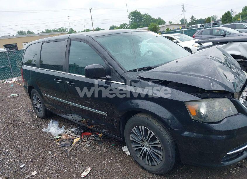 Photo 13 of 2014 Chrysler Town & COUNTRY S (VIN 2C4RC1HG9ER132712)