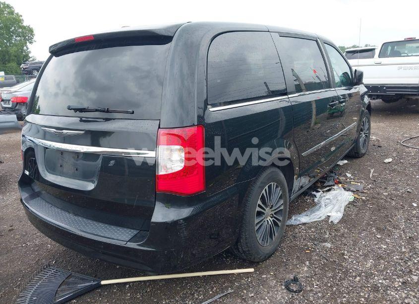 Photo 4 of 2014 Chrysler Town & COUNTRY S (VIN 2C4RC1HG9ER132712)