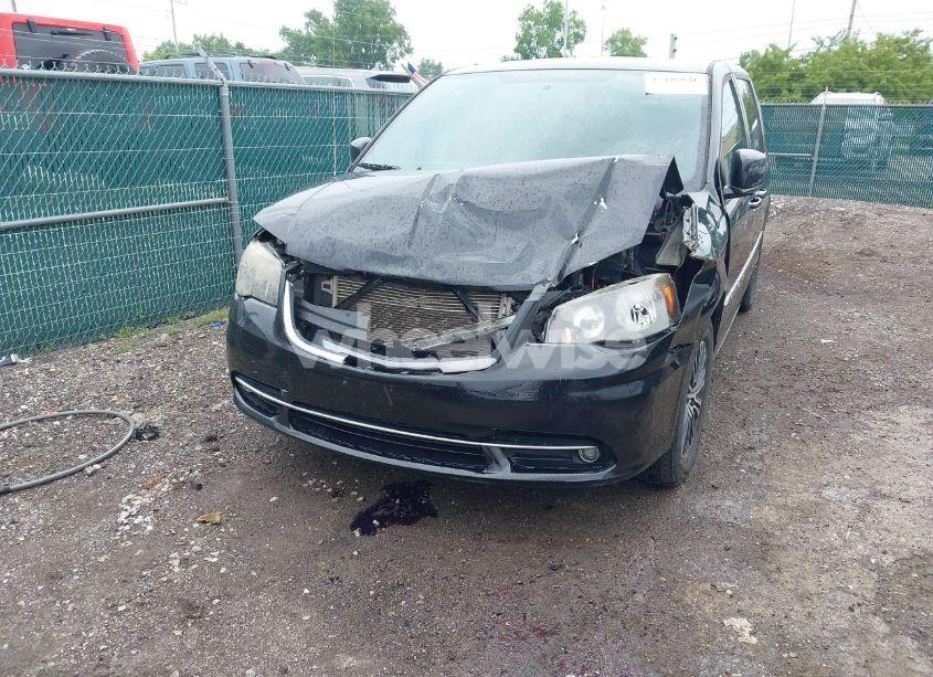 Photo 6 of 2014 Chrysler Town & COUNTRY S (VIN 2C4RC1HG9ER132712)