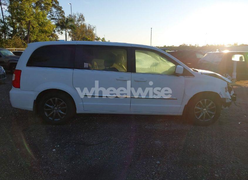 Photo 13 of 2015 Chrysler Town & COUNTRY S (VIN 2C4RC1HG9FR646447)