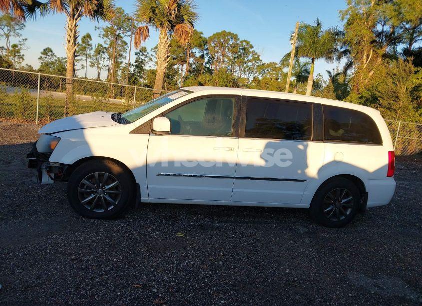 Photo 14 of 2015 Chrysler Town & COUNTRY S (VIN 2C4RC1HG9FR646447)