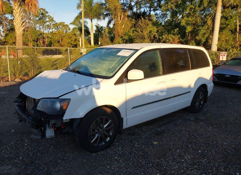 Photo 2 of 2015 Chrysler Town & COUNTRY S (VIN 2C4RC1HG9FR646447)
