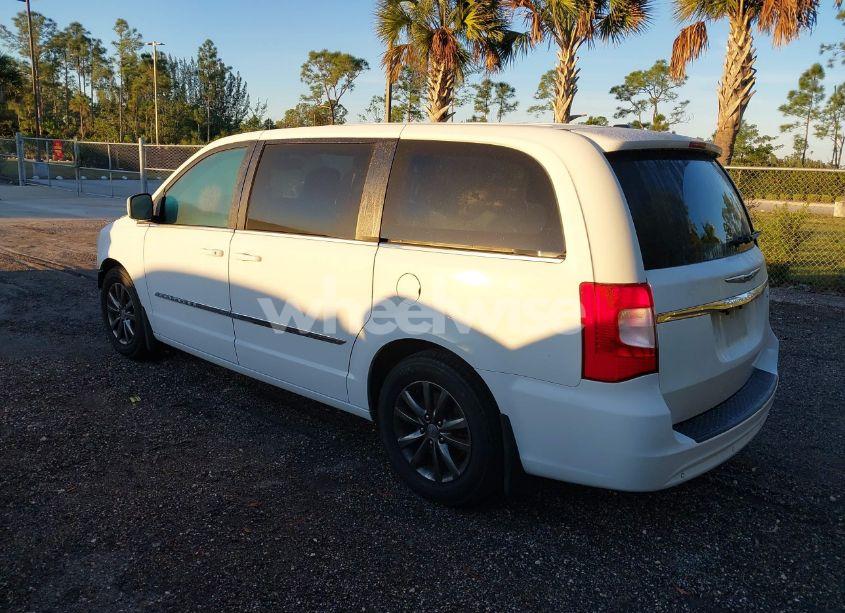 Photo 3 of 2015 Chrysler Town & COUNTRY S (VIN 2C4RC1HG9FR646447)