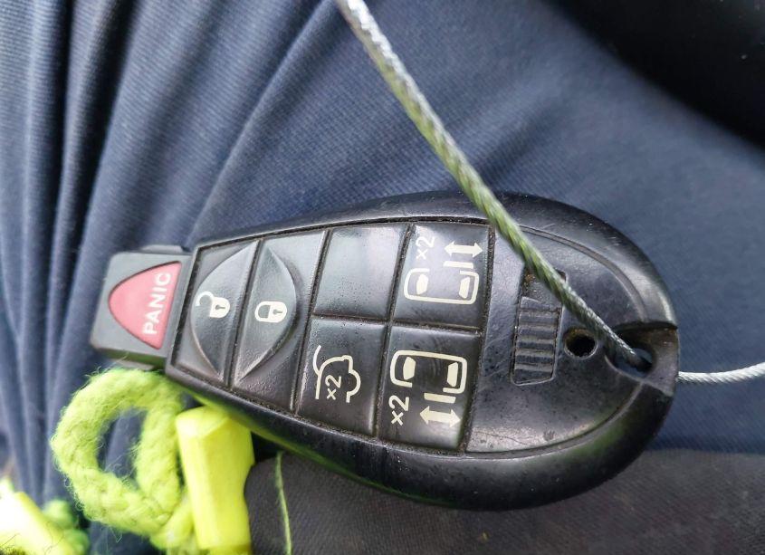 Photo 11 of 2014 Chrysler Town & COUNTRY S (VIN 2C4RC1HGXER178145)