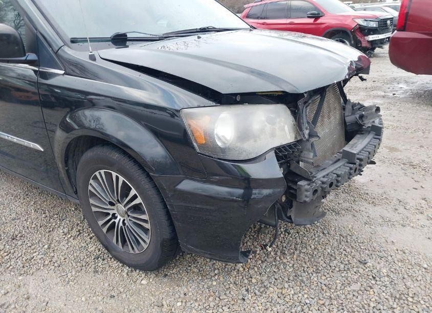 Photo 19 of 2014 Chrysler Town & COUNTRY S (VIN 2C4RC1HGXER178145)