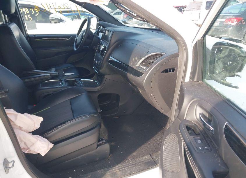 Photo 5 of 2014 Chrysler Town & COUNTRY S (VIN 2C4RC1HGXER361321)