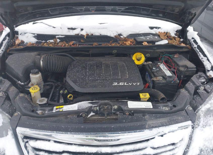 Photo 10 of 2014 Chrysler Town & COUNTRY S (VIN 2C4RC1HGXER467249)