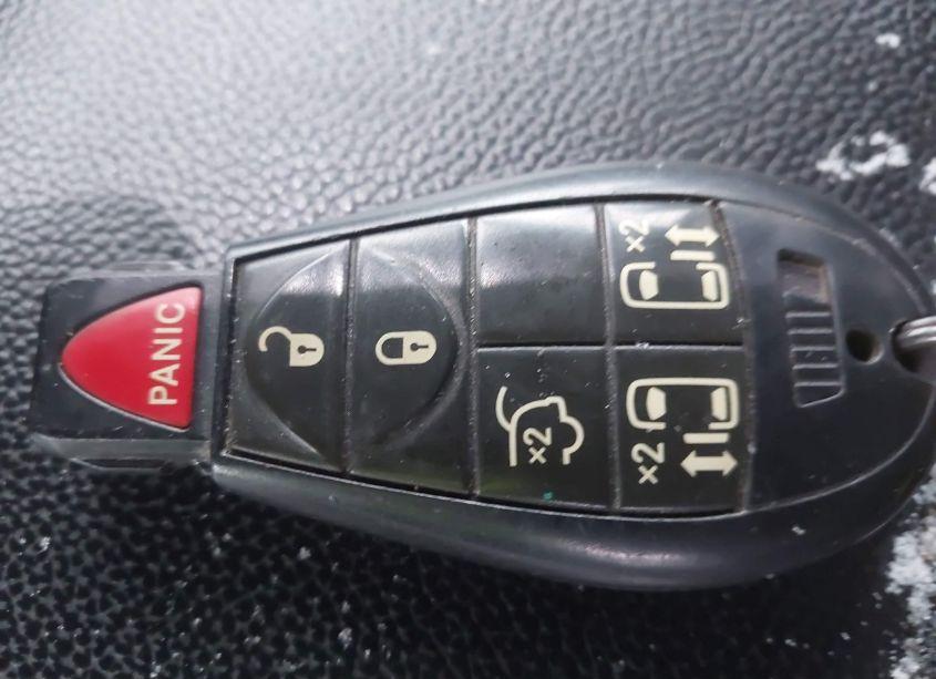 Photo 11 of 2014 Chrysler Town & COUNTRY S (VIN 2C4RC1HGXER467249)