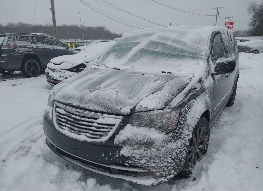 Photo 2 of 2014 Chrysler Town & COUNTRY S (VIN 2C4RC1HGXER467249)