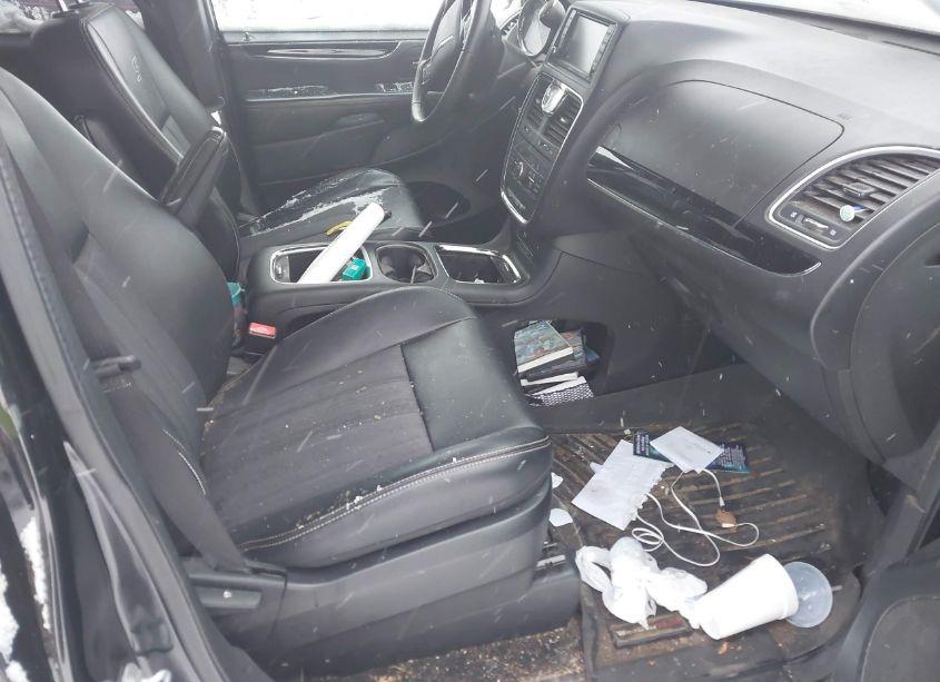 Photo 5 of 2014 Chrysler Town & COUNTRY S (VIN 2C4RC1HGXER467249)