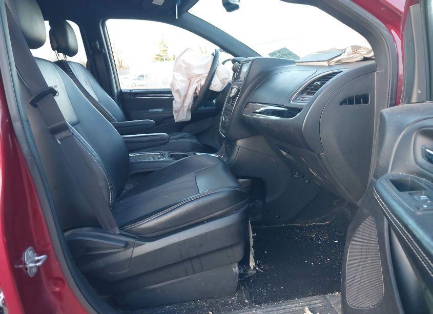 Photo 5 of 2015 Chrysler Town & COUNTRY S (VIN 2C4RC1HGXFR529279)