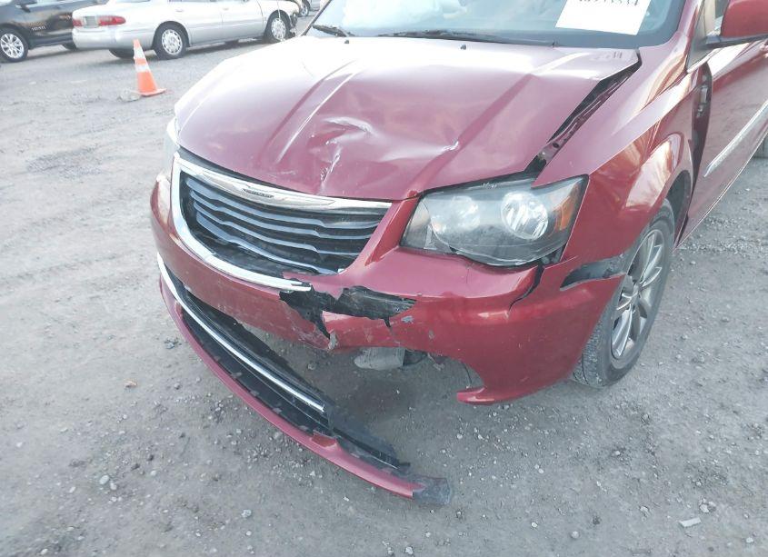 Photo 6 of 2015 Chrysler Town & COUNTRY S (VIN 2C4RC1HGXFR529279)