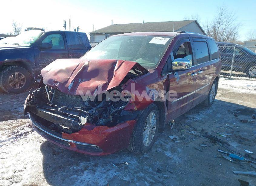 Photo 2 of 2016 Chrysler Town & COUNTRY LIMITED (VIN 2C4RC1JG2GR136095)