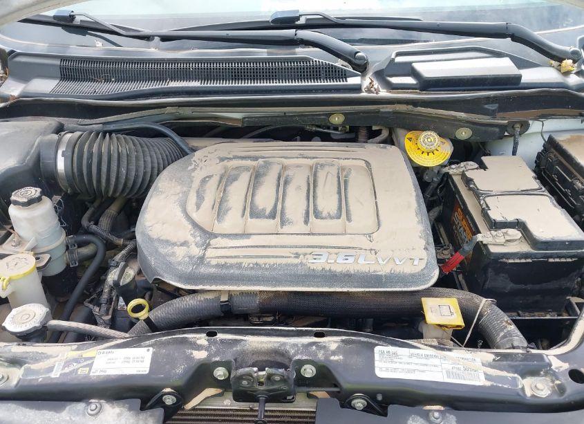 Photo 10 of 2016 Chrysler Town & COUNTRY LIMITED (VIN 2C4RC1JG4GR121629)