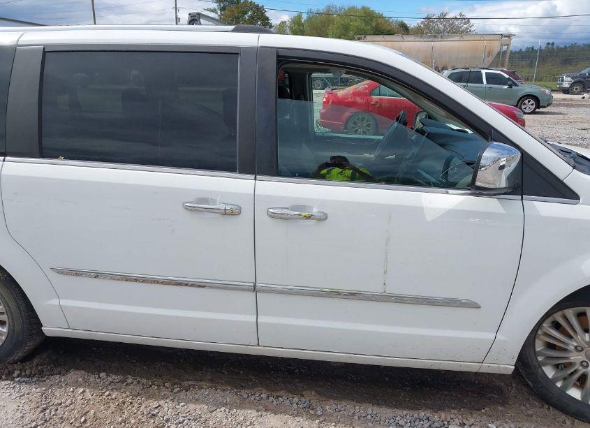 Photo 13 of 2016 Chrysler Town & COUNTRY LIMITED (VIN 2C4RC1JG4GR121629)