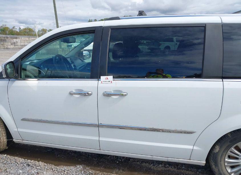 Photo 14 of 2016 Chrysler Town & COUNTRY LIMITED (VIN 2C4RC1JG4GR121629)